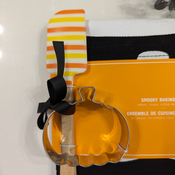 BNWT Halloween baking set indigo - Picture 3 of 3